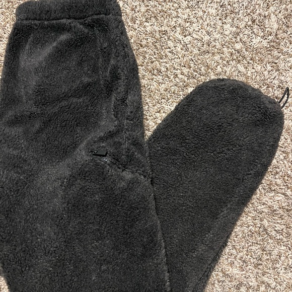 Fuzzy essential fear of God sweatpants - Picture 5 of 5